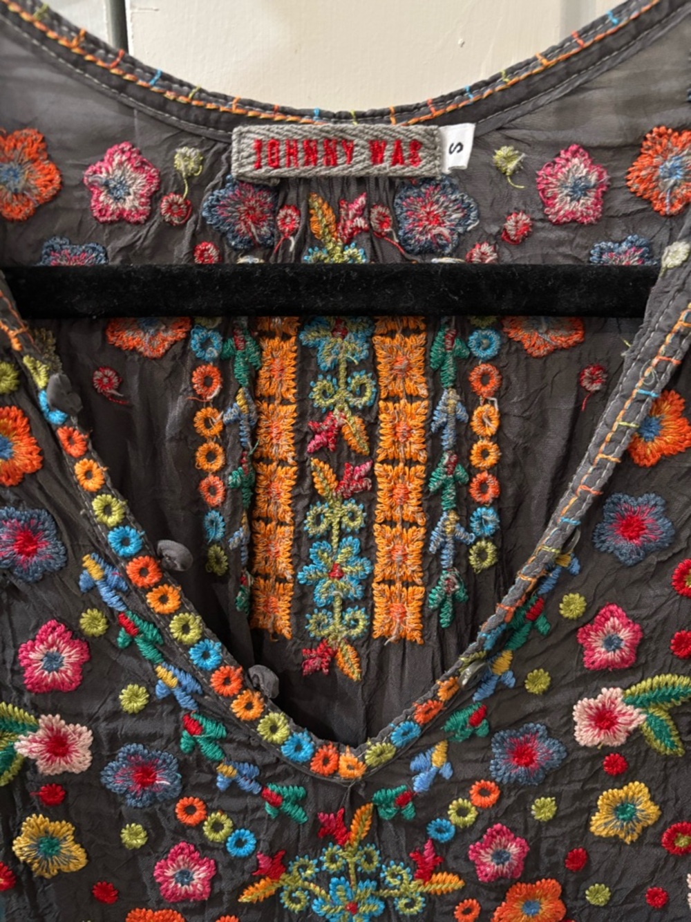 Johnny Was Gray Embroidered Floral V-Neck Tunic - Picture 7 of 7
